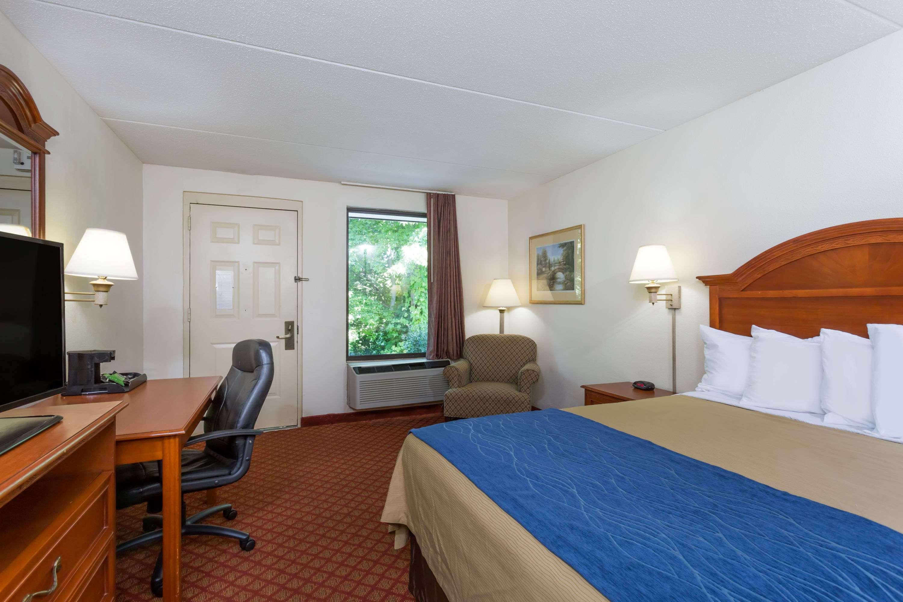 Days Inn By Wyndham Winston Salem North Exteriör bild